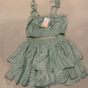 NWT Kiwi and punch Light Green/Cream skirt set Size M